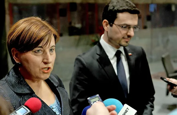 Čeprav se zdi, da je tudi tokratna prodaja Telekoma Slovenije 
ponovno padla v vodo, v NSi glede na odziv Cinvena še 
vedno upajo, da bo Slovenski državni holding (SDH) prodajo 
dokončal, saj vrednost Telekoma še naprej strmo pada, so 
zapisali v sporočilu za javnost.