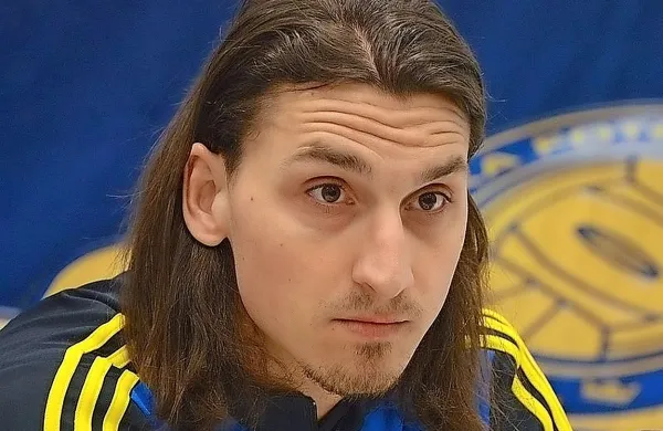  Švedski nogometni reprezentant Zlatan Ibrahimović, ki od 
leta 2012 igra za pariški PSG, je na družabnih spletnih 
omrežjih objavil, da bo v kratkem na prodajne police poslal 
parfum, ki bo nosil njegovo ime.