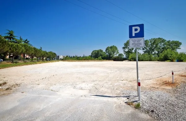 V Olmu so uredili  brezplačno parkiri&scaron;če