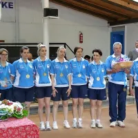 Balinarke Buttria - evropske prvakinje. Helena Ludvik je 
četrta z leve.
