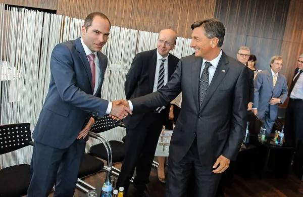 Borut Pahor z vodilnim oblikovalcem pri Mercedez Benzu 
Robertom  Lešnikom