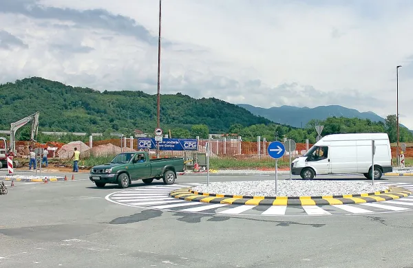 Med &Scaron;empetrom in Vrtojbo po novem skozi kroži&scaron;če