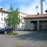 Občina načrtuje, da bi v nekdanjem samskem domu že letos 
uredila del prostorov, kjer bi zagotovili ambulanto za osebe 
brez zdravstvenega zavarovanja. 