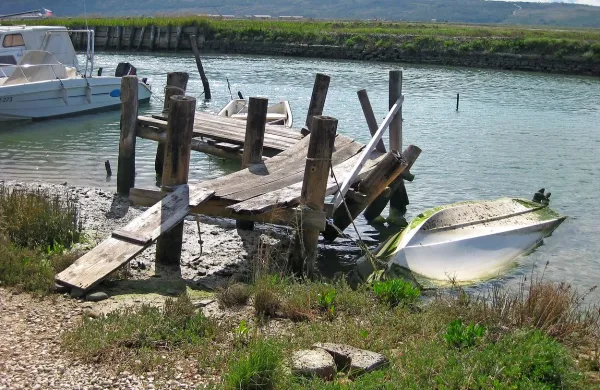 V Jernejevem kanalu že predolgo vladata nered in anarhija.