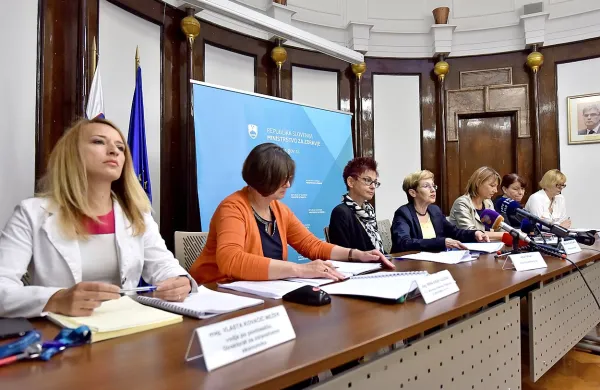 Resolucija po besedah ministrice Milojke Kolar Celarc dokazuje, da so na ministrstvu stopili na plin.  