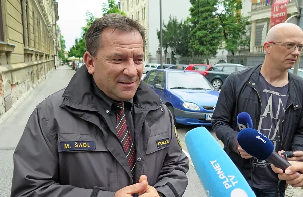Policisti so bili danes malo po peti uri zjutraj obveščeni o 
najdeni mrtvi 24-letni natakarici v gostinskem lokalu v 
Zlatoličju.