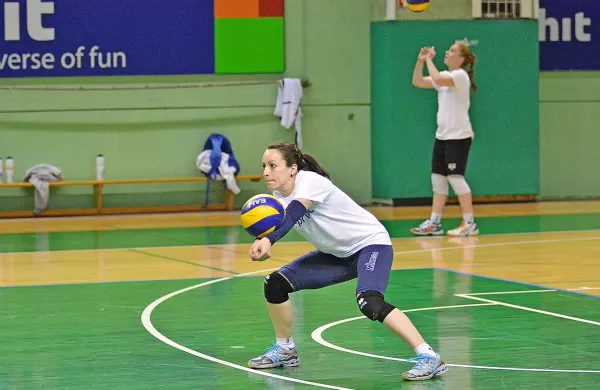 Stara modrost pravi, da je delo  pri tleh in tega pri 162 
centimetrih libero Katja Medved odlično obvlada. 
