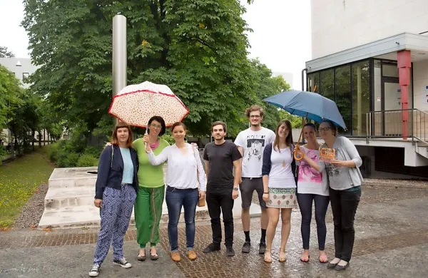 Da le ne bo toliko dežja kot leni, si želijo prireditelji letošnjih 
poletnih dogodkov na Krasu, saj bodo večinoma potekali na 
prostem, mnogi na ploščadi in v amfiteatru pri Kosovelovem 
domu.  

