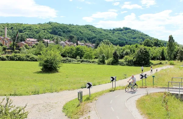Po 15 letih se bo občina v kratkem lotila urejanja športnega 
parka ob Vrtojbici. Najprej bosta prišla na vrsto kolesarski 
poligon in nogometno igrišče. 