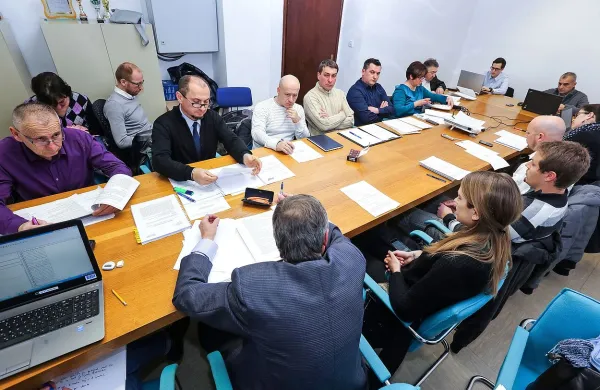 Svetnikom opozicije ni uspelo, da bi povečali svoj politični 
vpliv v občinskih odborih in komisijah.