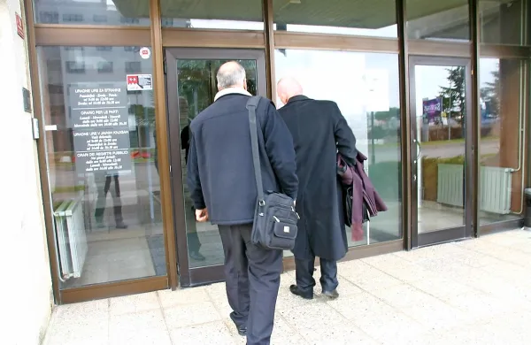 Sodišče je januarja razpisalo predobravnavni narok, na 
katerem obtoženi ni priznal krivde za spolni napad na deklico. 
Včeraj se je sojenje končalo z obsodbo. 