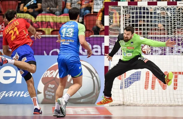 V španski reprezentanci, s katero se bo na evropskem 
prvenstvu pomerila Slovenija, bo eden najmočnejših adutov 
Joan Canellas.  