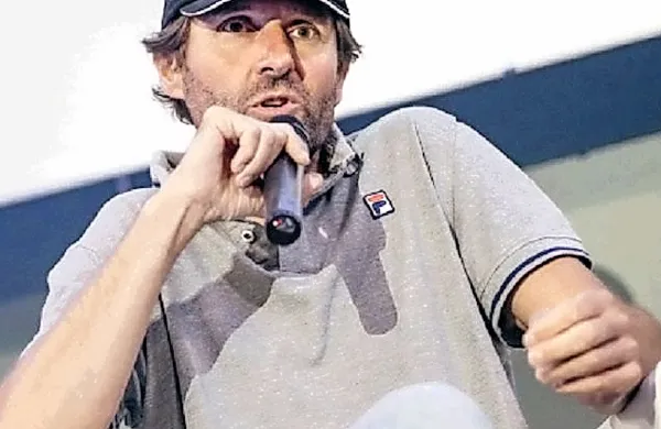Andrea Massi se je po majskih javnih predstavitvah (fotografija je s poslovne konference v Portorožu) lotil trdega 
dela z reprezentanti.