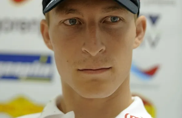 Smučarski skakalec Jurij Tepeš ni najbolje končal svojo prvo 
avtomobilsko dirko.