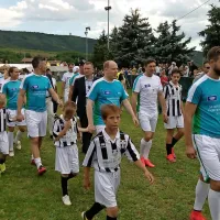Princ Albert II pred &scaron;tiritisočglavo množico