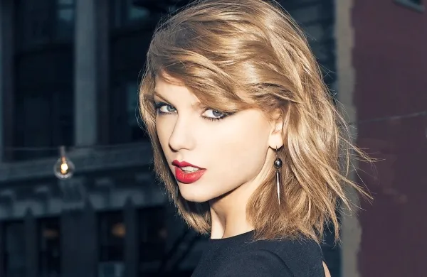 Ameriški tehnološki velikan Apple je glede nove storitve 
pretočne glasbe apple music prisluhnil ameriški pop zvezdnici Taylor Swift.