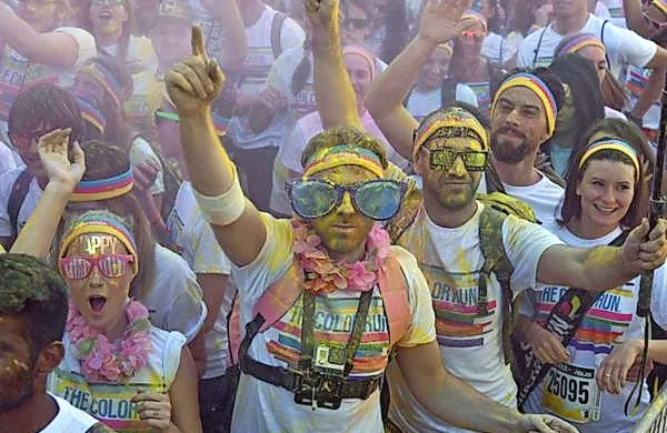 V soboto je središče Trsta zavzelo 21.000 živopisnih tekačev, 
ki so se udeležili tako imenovane športno-družabne prireditve Colour Run.

