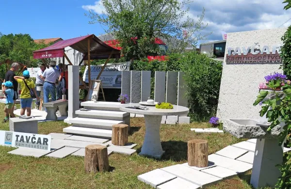 Festival kamna je postal pomembno stičišče ponudnikov in 
povpraševalcev.