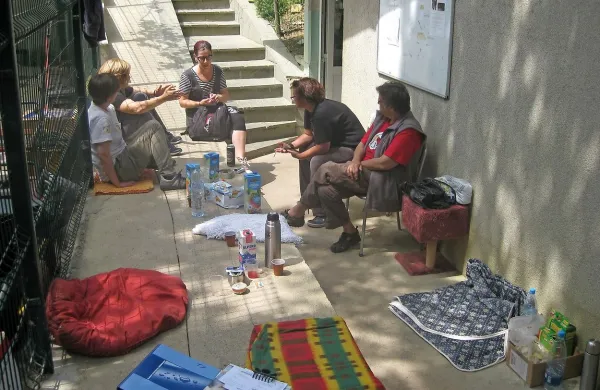 Člani društva vztrajajo v zavetišču in ga ne nameravajo 
prostovoljno zapustiti.