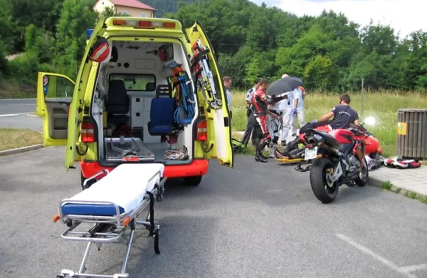 Na kraj nesreče so poleg policistov in reševalcev prihiteli tudi 
postojnski prostovoljni gasilci.