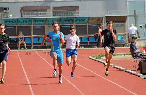 Enej Leban je v Bolgariji šprintal v zadnji štafetni predaji na 
4x100 metrov.