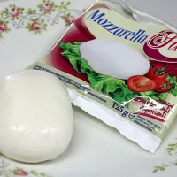 Tako je videti mocarela iz vipavske mlekarne. 
