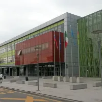 Septembra bo prag osnovne šole Koper prestopilo 127 prvošolčkov, kar je rekordno število. Zato so iz osnovne šole izselili 
baletni pouk, saj bodo baletno učilnico preuredili v navadno.