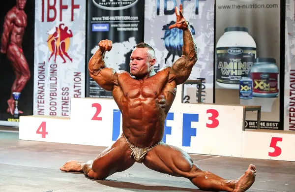 Zmagovalec Marius Brown v akciji. 