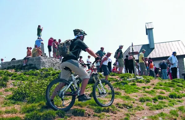 Zakonodaja caplja za potrebami gorskih kolesarjev, ki težko 
čakajo na urejene poti. Po nekaterih ocenah kolesarski 
turizem v Sloveniji ustvari 180 milijonov evrov prihodkov.   