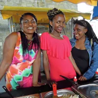 Mladenke iz Tanzanije in Kenije so ponujale kuharske izdelke 
iz bukev svojih babic.