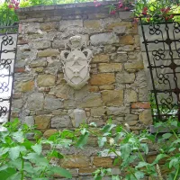 Eden od novih heraldičnih elementov, ki bo krasil lapidarij 
Pokrajinskega muzeja Koper.
