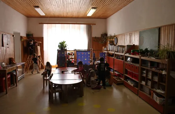 V vrtcu na Colu je trenutno 24  otrok, domačini si že leta 
prizadevajo za dodatni oddelek, saj je otrok dovolj.