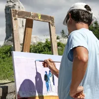 Srečanje je  na slovenski likovni sceni posebnost prav zaradi  
udeležbe uveljavljenih  udeležencev iz Slovenije in iz tujine.