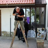 Na Sinjem vrhu ustvarja 21 umetnikov iz osmih držav
