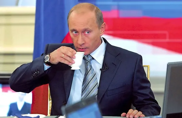 Bela hiša je sporočila, da je Putin klical zaradi pogovora o 
skupnem nastopu proti teroristom, še posebej proti Islamski 
državi.