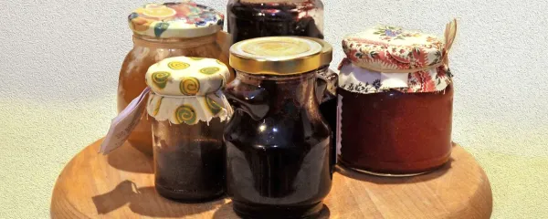 Marmelade, sploh domače,  polepšajo marsikatero jutro in 
zajtrk v krogu družine ali med prijatelji.