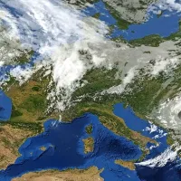 Nad večjim delom Evrope se krepi anticiklon, danes se bo prek srednje Evrope pomikala vremenska fronta