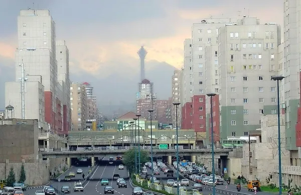 Iran je danes ostro obsodil petkove teroristične napade v 
Tuniziji, Franciji in Kuvajtu. “Ta teroristična dejanja nimajo 
ničesar skupnega z nauki islama,” je danes dejala tiskovna 
predstavnica iranskega zunanjega ministrstva Marzieh 
Afham.