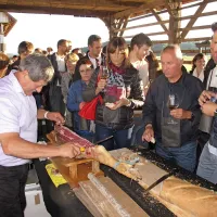 Jordan Cigoj iz Črnič  je pršut zrezal v enem dihu. 