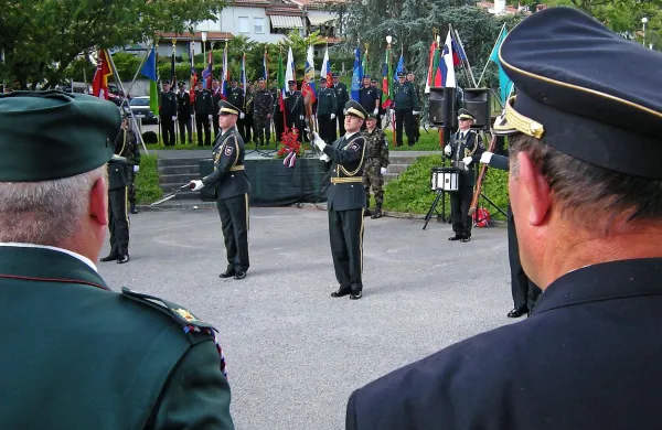 Država ne pade z neba