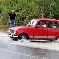 Včeraj ob  18.22 je v Bertokih počila vodovodna cev.