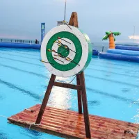 Mokri v bazenu in ob njem