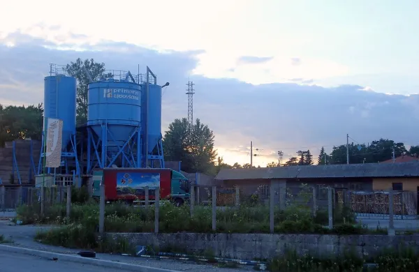 Kompleks betonarne v Ilirski Bistrici bo stečajni upravitelj 
skušal najprej prodati kot celoto; izklicna cena znaša dobrih 
292.000 evrov.
