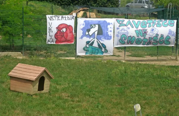 Protestni transparenti se v petek z Dvorov selijo v mesto, na 
Titov trg.