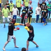 V Izoli je nadobudne športnike konec tedna o bogatih 
izkušnjah poučil tudi svetovni boksarski prvak Dejan Zavec.
