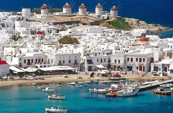 Vsi tisti, ki počitnikujejo v Grčiji ali so tik pred začetkom 
dopusta v tej priljubljeni evropski turistični destinaciji, bodo 
tako po zagotovilih vlade s karticami, izdanimi v njihovih 
državah, lahko na bankomatih dvigovali denar in opravljali 
transakcije.