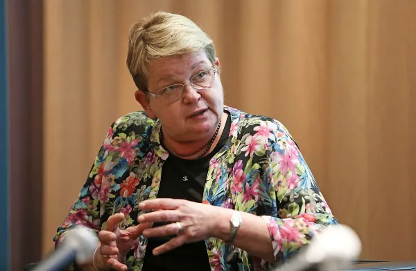 Dr. Maja Primic Žakelj: “Bolniki z redkimi 
oblikami raka in z redkimi boleznimi nasploh 
imajo na voljo občutno manj oziroma premalo 
informacij, zlasti, kje jim je na voljo najboljše 
zdravljenje.”