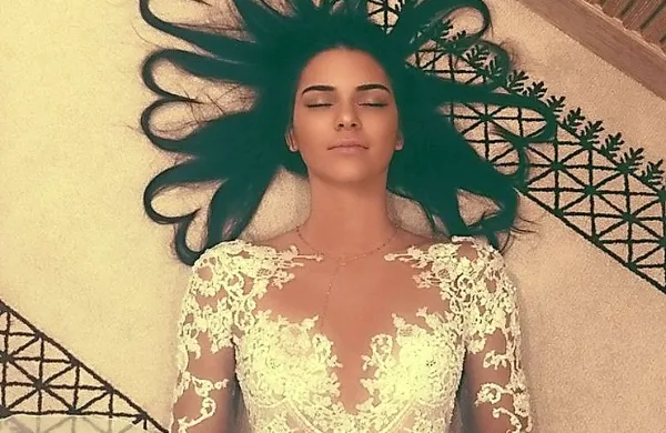 19-letna Kendall Jenner je pod to fotografijo zbrala 2,6 
milijona všečkov.