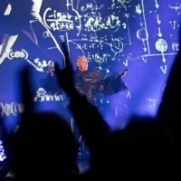 Pet Shop Boys so  s svojimi zimzelenimi hiti občinstvo 
popeljali v njihovo zlato dobo - 80. in 90. leta. 