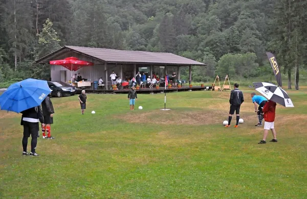 Bovško igrišče za golf je bilo v času EP polno nogometnih 
žog.